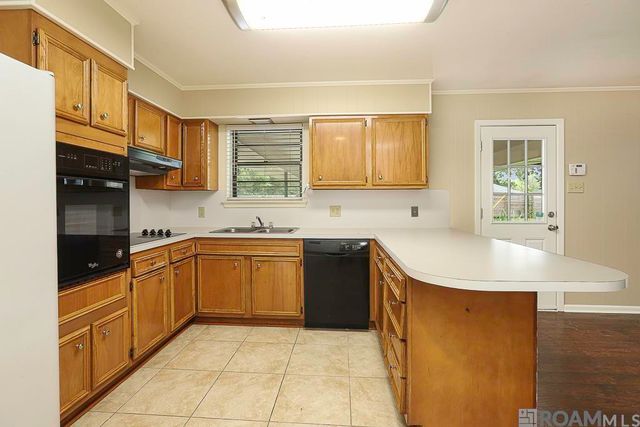 12345 E Robin Hood Dr, Baton Rouge, LA 70815
