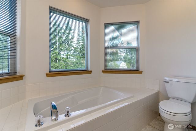 12101 30th St E, Edgewood, WA 98372