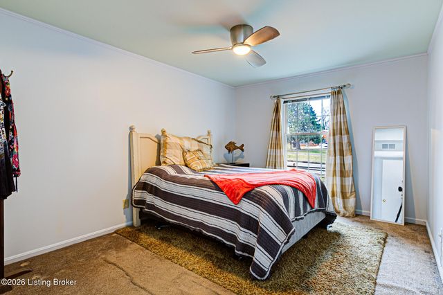 521 Zorn Ave APT D2, Louisville, KY 40206