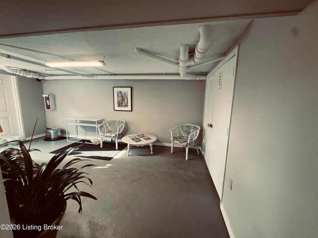 521 Zorn Ave APT D2, Louisville, KY 40206