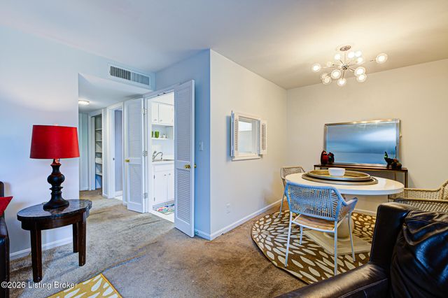 521 Zorn Ave APT D2, Louisville, KY 40206