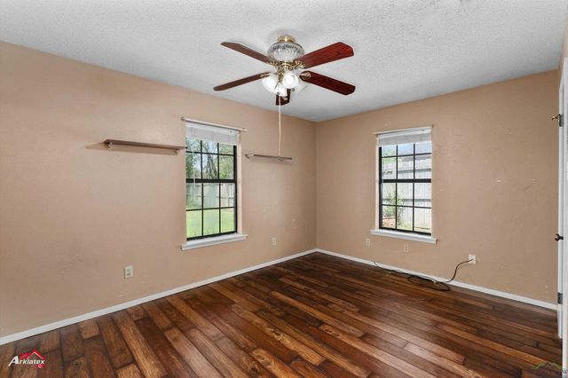 202 Ravenwood Dr, Henderson, TX 75652