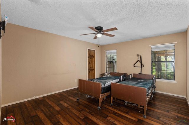 202 Ravenwood Dr, Henderson, TX 75652