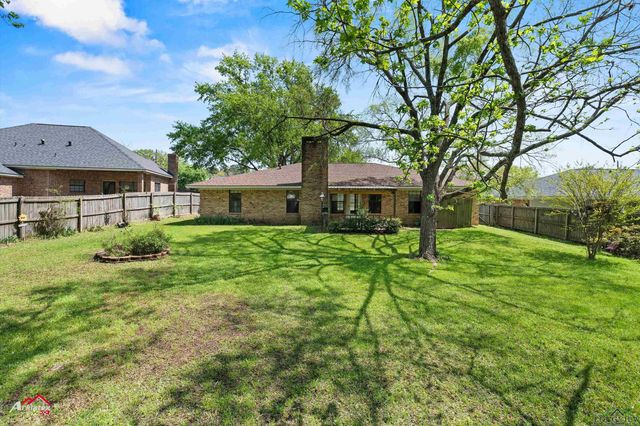 202 Ravenwood Dr, Henderson, TX 75652