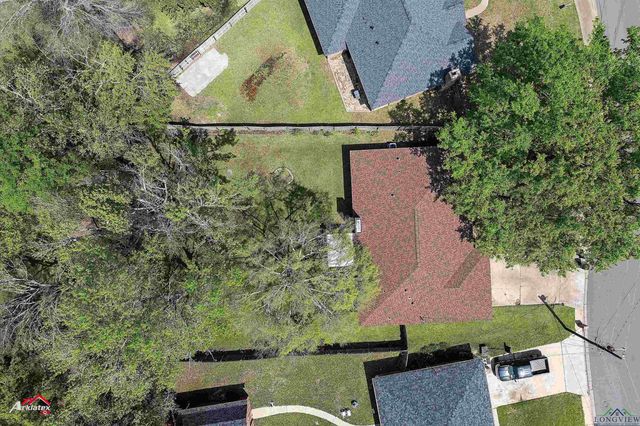 202 Ravenwood Dr, Henderson, TX 75652