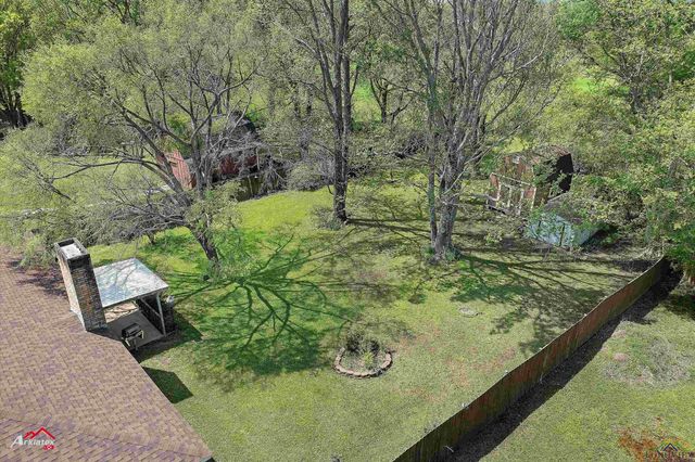202 Ravenwood Dr, Henderson, TX 75652
