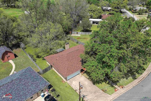 202 Ravenwood Dr, Henderson, TX 75652