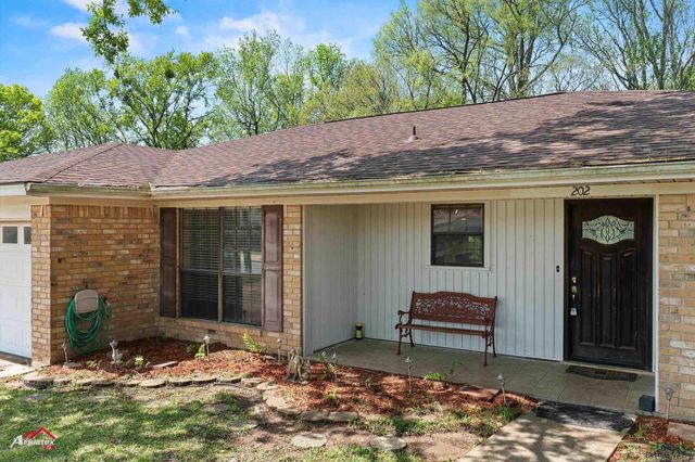 202 Ravenwood Dr, Henderson, TX 75652