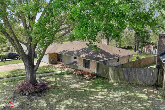202 Ravenwood Dr, Henderson, TX 75652