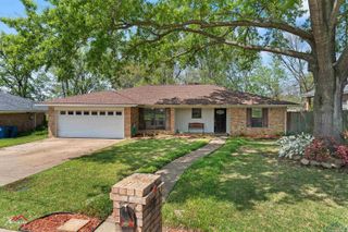 202 Ravenwood Dr, Henderson, TX 75652