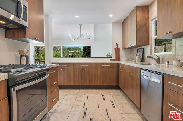 3346 Troy Drive, Los Angeles, CA 90068