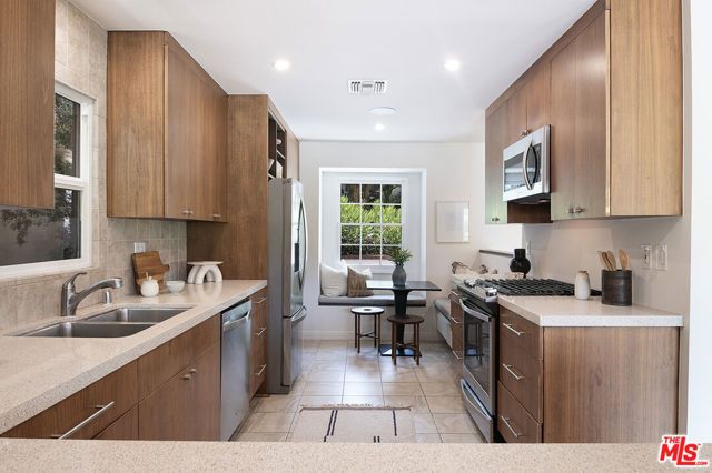 3346 Troy Drive, Los Angeles, CA 90068
