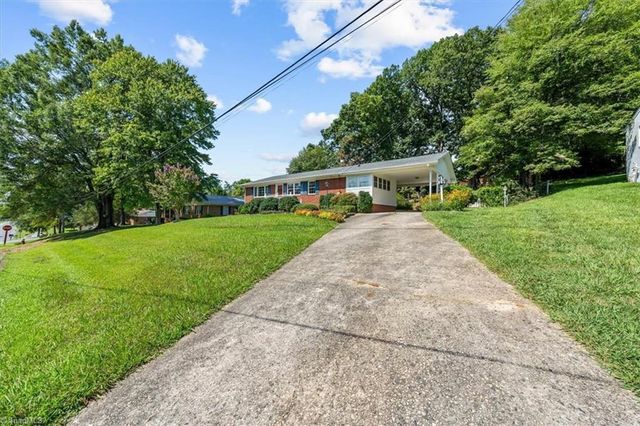 1326 Brookdale Drive, Asheboro, NC 27205