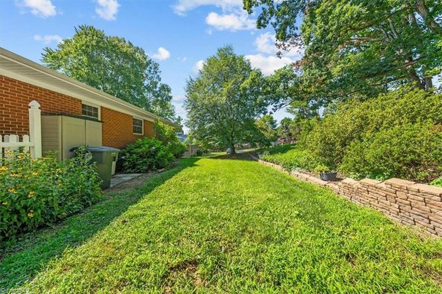 1326 Brookdale Drive, Asheboro, NC 27205
