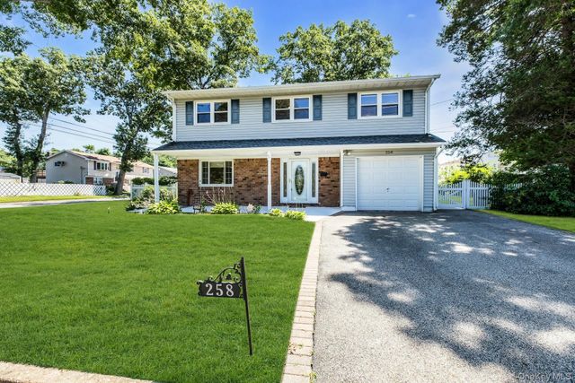 258 Lafayette Road, West Babylon, NY 11704