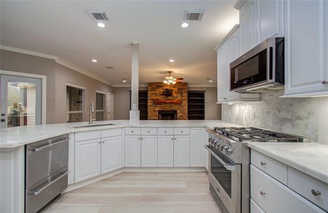 3315 E Bayou Drive, Shoreacres, TX 77571