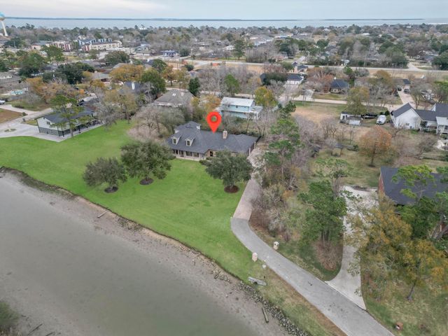 3315 E Bayou Drive, Shoreacres, TX 77571