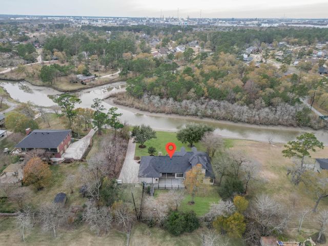 3315 E Bayou Drive, Shoreacres, TX 77571