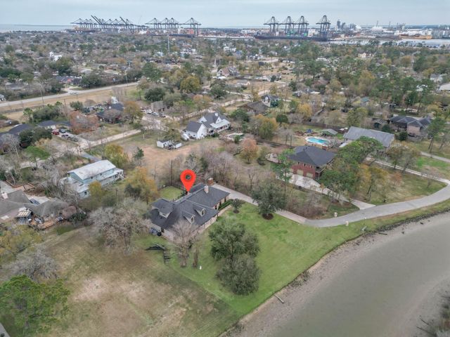 3315 E Bayou Drive, Shoreacres, TX 77571