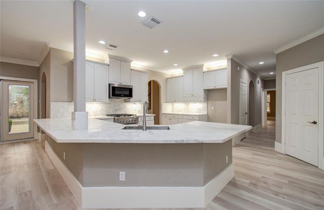 3315 E Bayou Drive, Shoreacres, TX 77571