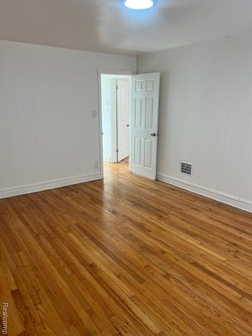 9620 Strathmoor Street, Detroit, MI 48227