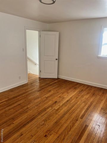 9620 Strathmoor Street, Detroit, MI 48227