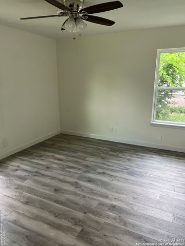 5034 Creekmoor, San Antonio, TX 78220