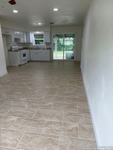 5034 Creekmoor, San Antonio, TX 78220