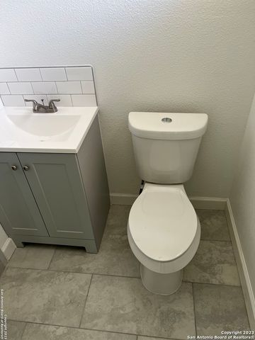 5034 Creekmoor, San Antonio, TX 78220