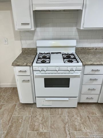 5034 Creekmoor, San Antonio, TX 78220