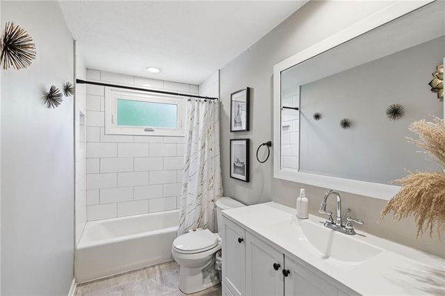 2110 W 120th Street, Leawood, KS 66209