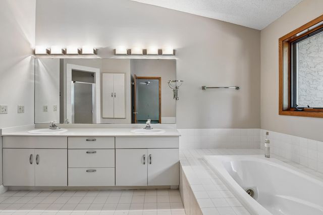 11620 Vista Drive, Hopkins, MN 55343