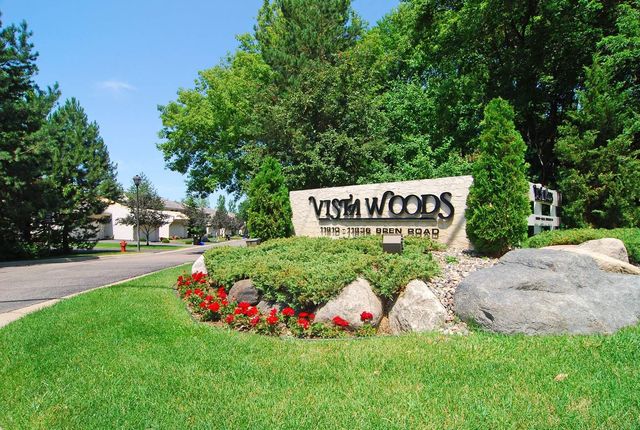 11620 Vista Drive, Hopkins, MN 55343