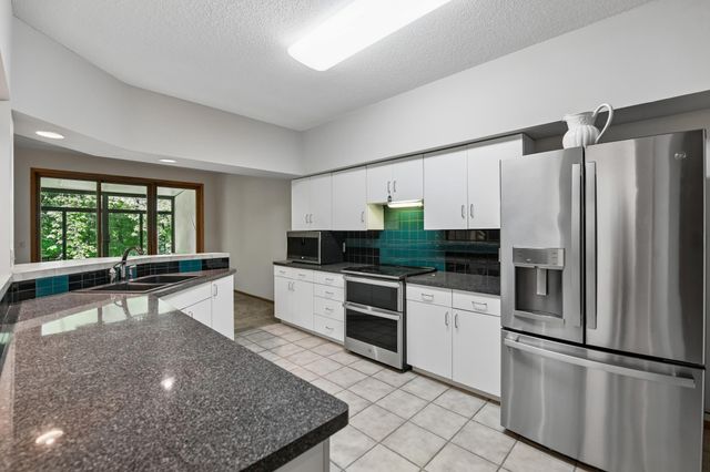 11620 Vista Drive, Hopkins, MN 55343