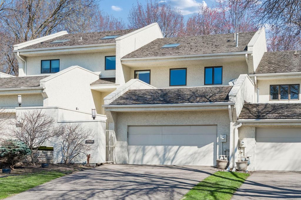 11620 Vista Drive, Hopkins, MN 55343