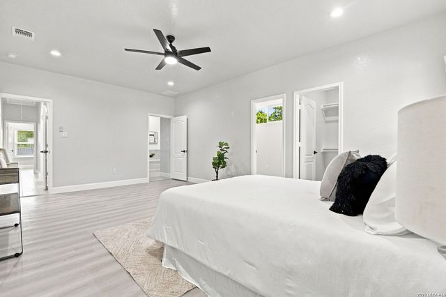 367 Rosebud, San Antonio, TX 78221