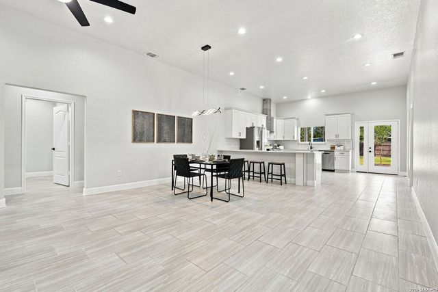 367 Rosebud, San Antonio, TX 78221