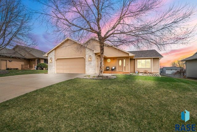 208 N Dewberry Ave Avenue, Sioux Falls, SD 57110