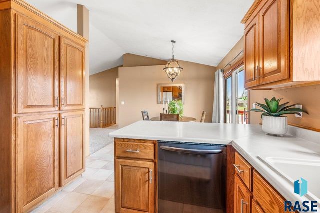 208 N Dewberry Ave Avenue, Sioux Falls, SD 57110
