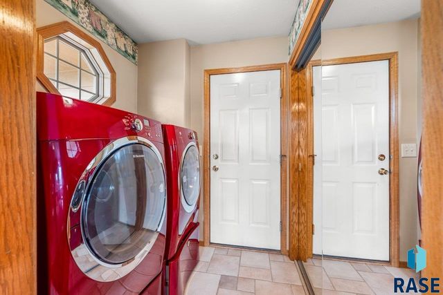 208 N Dewberry Ave Avenue, Sioux Falls, SD 57110