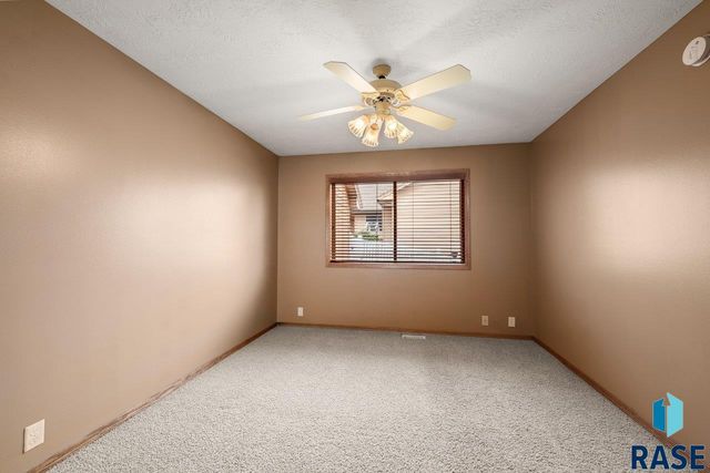 208 N Dewberry Ave Avenue, Sioux Falls, SD 57110