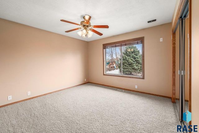 208 N Dewberry Ave Avenue, Sioux Falls, SD 57110