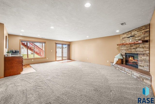 208 N Dewberry Ave Avenue, Sioux Falls, SD 57110