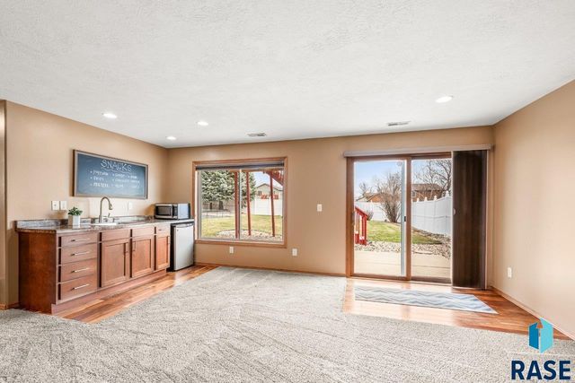 208 N Dewberry Ave Avenue, Sioux Falls, SD 57110