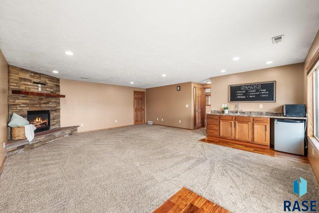 208 N Dewberry Ave Avenue, Sioux Falls, SD 57110