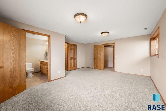 208 N Dewberry Ave Avenue, Sioux Falls, SD 57110