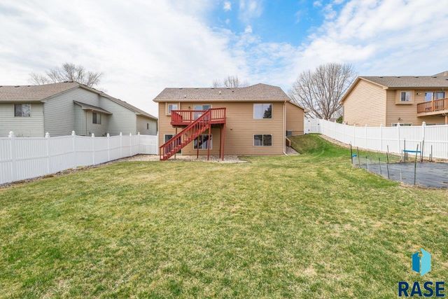 208 N Dewberry Ave Avenue, Sioux Falls, SD 57110