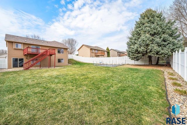 208 N Dewberry Ave Avenue, Sioux Falls, SD 57110