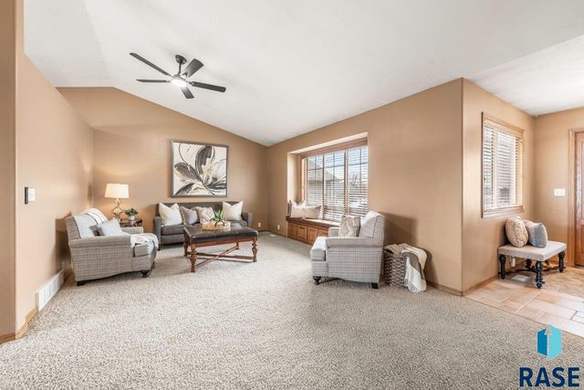 208 N Dewberry Ave Avenue, Sioux Falls, SD 57110