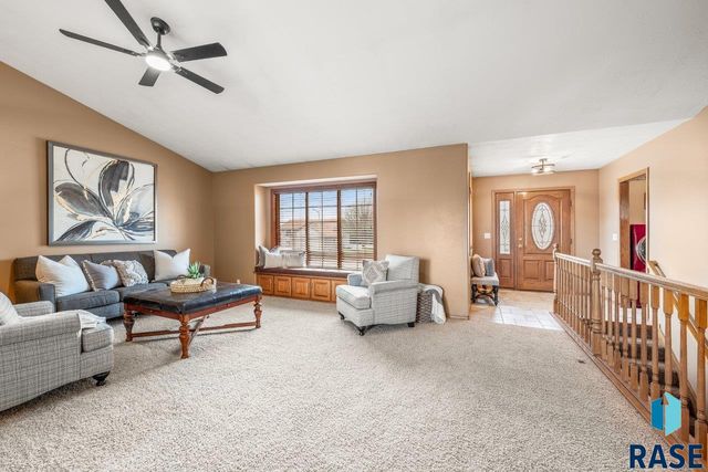 208 N Dewberry Ave Avenue, Sioux Falls, SD 57110